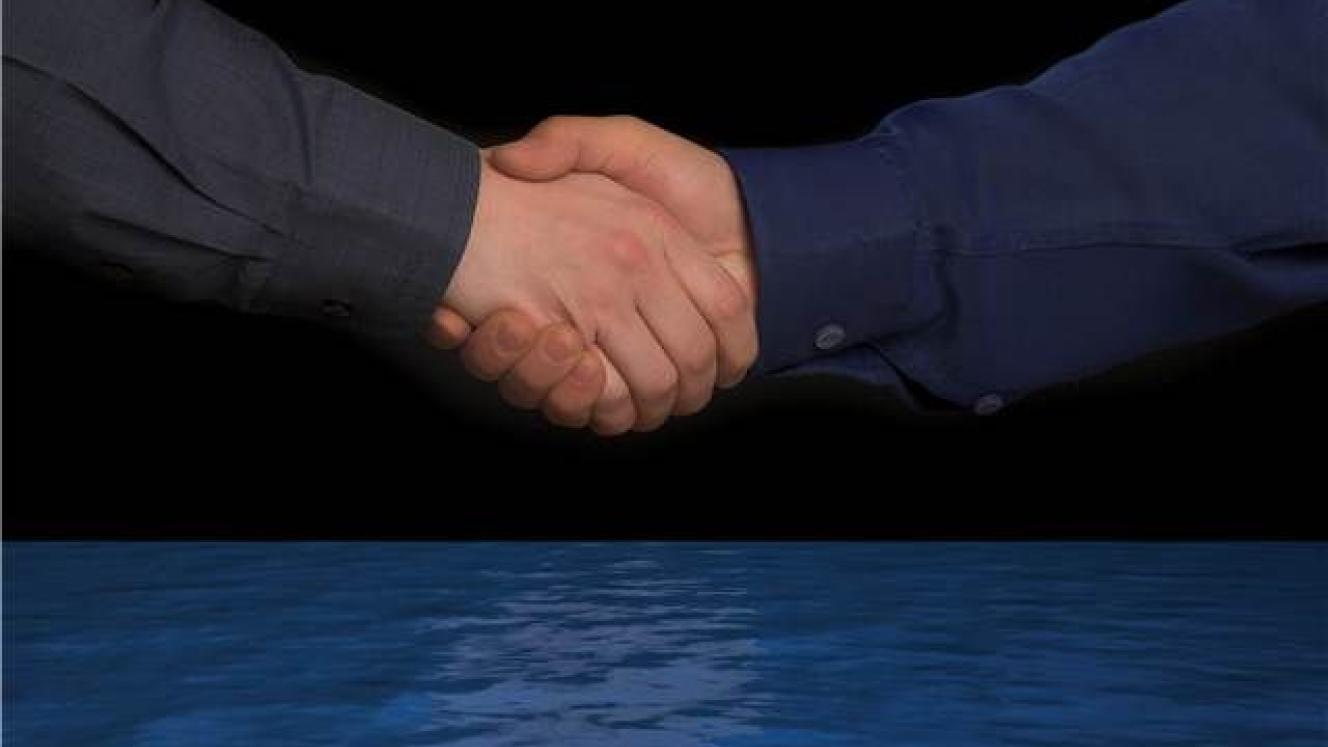 Emirates and South African Tourism will work together to develop a join marketing initiative aimed at increasing travellers from the Middle East to SA.