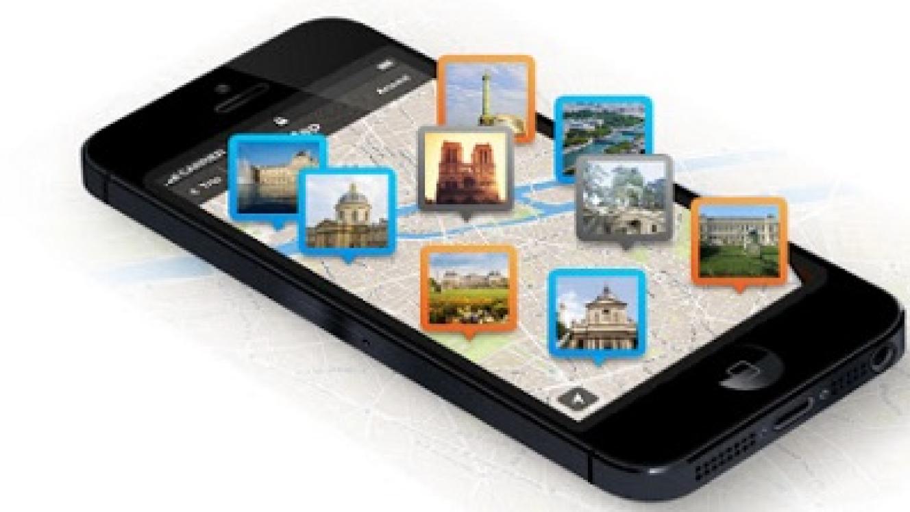Mobile apps may be able to assist tourists in planning itineraries, but tourist guides are able to offer a personal experience. 