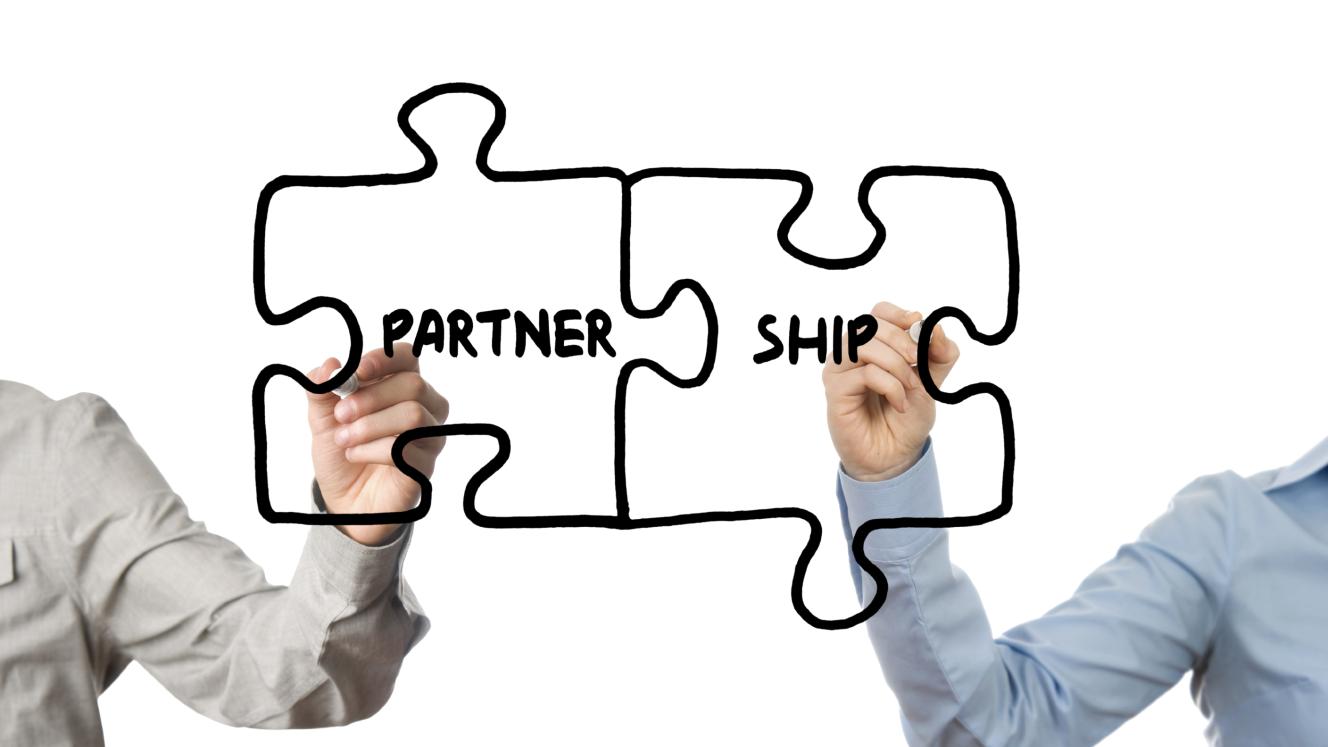 The partnership will offer corporate customers competitive car-hire rates. 