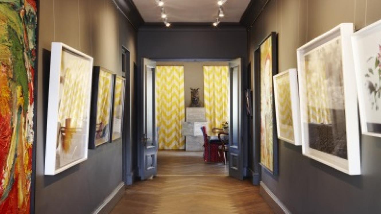 The art tour starts in the villa themselves where La Cle has a wide selection of local and international art pieces.