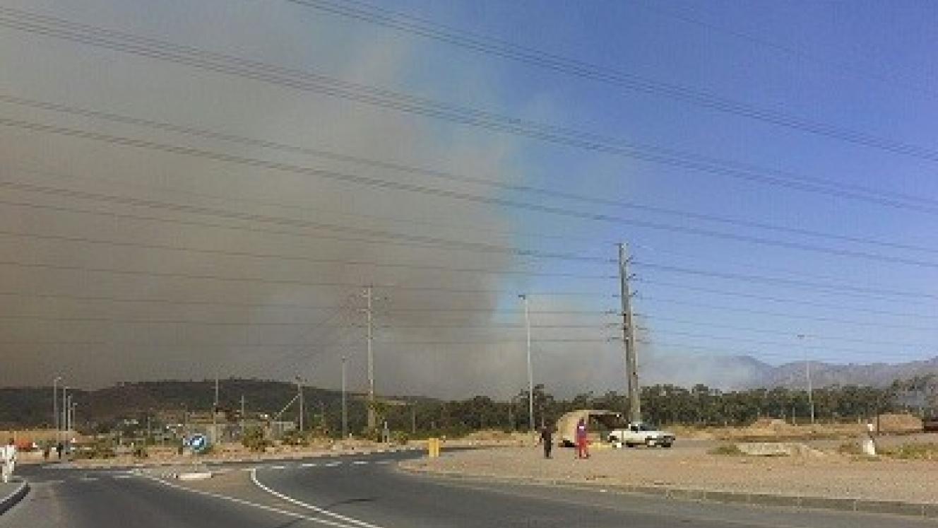 Fires in the Western Cape have caused structural damage to a lodge and a wine estate.