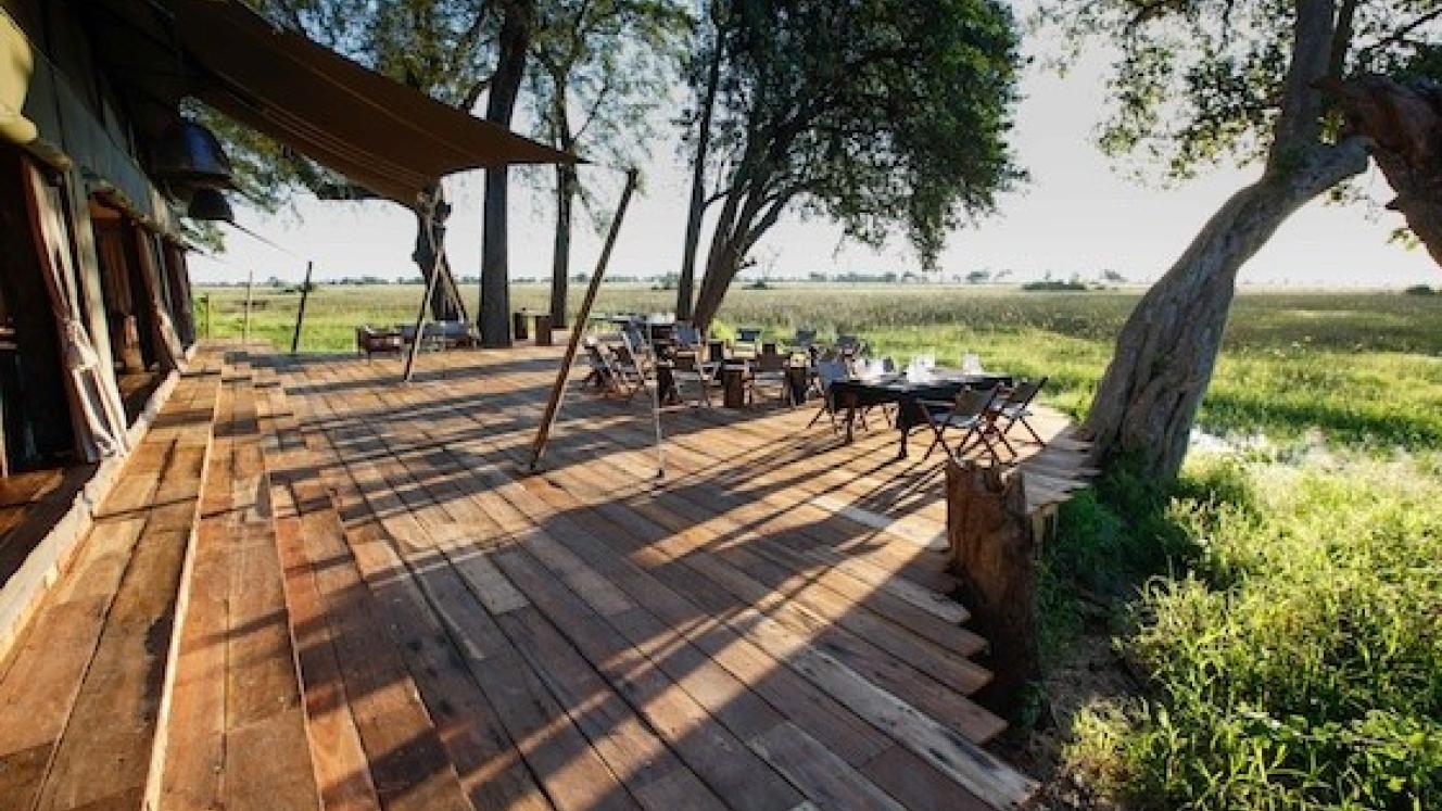 Main deck overlooking the plains.