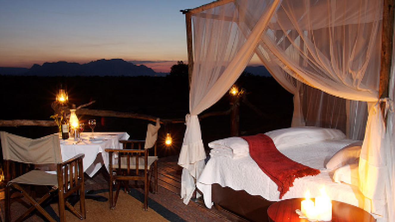 Luxury nights under the stars are offered at Kapama on an elevated platform with en-suite facilities.