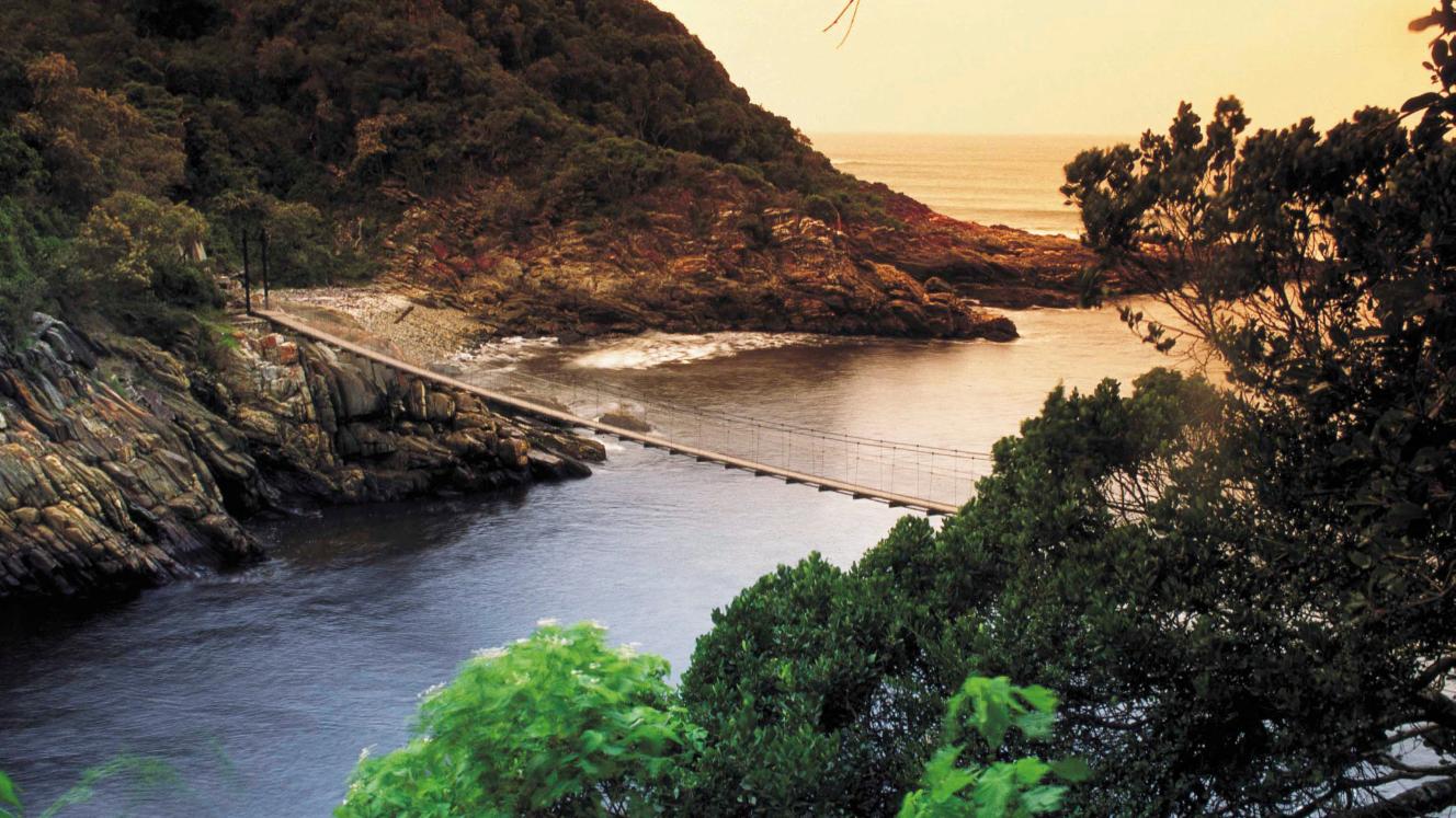  A demonstration was carried out by the Crowd Control Unit of the techniques employed to control riotous and unruly behaviour.