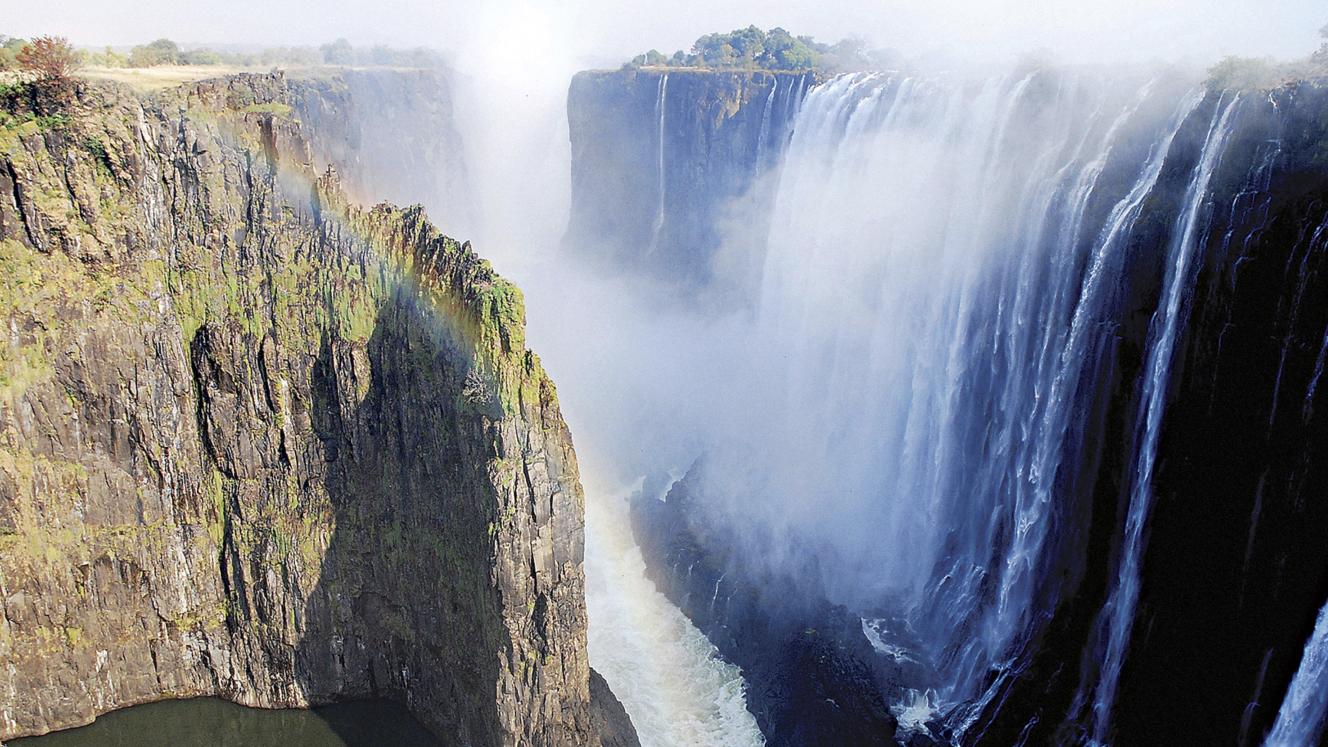 The Zimbabwean government has promised to lower taxes for foreign investors in an attempt to lure foreign direct investment.