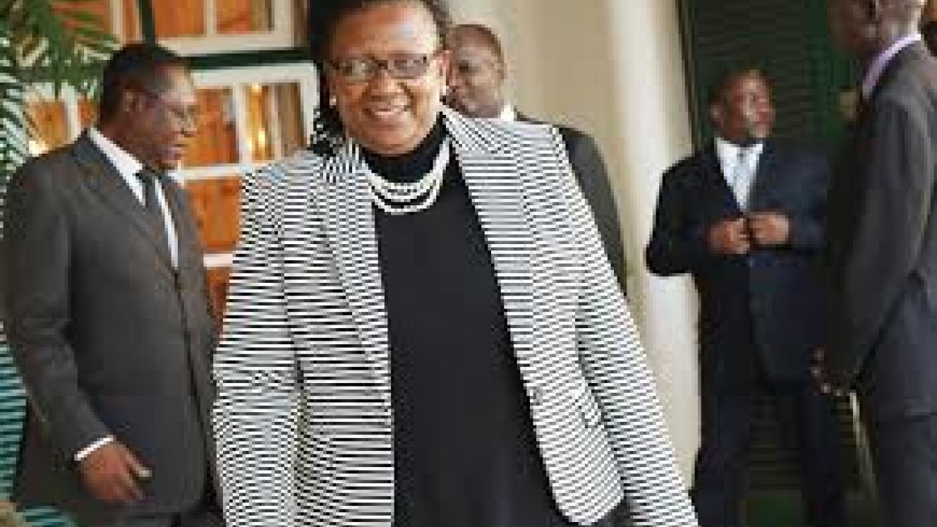 Zimbabwe’s Minister of Tourism extends invitation to the trade. 