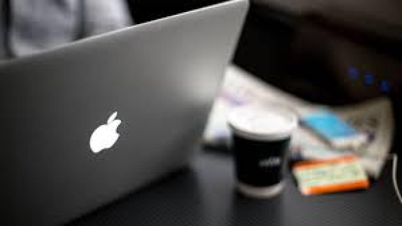 Singapore Airlines now offers free online WiFi. 