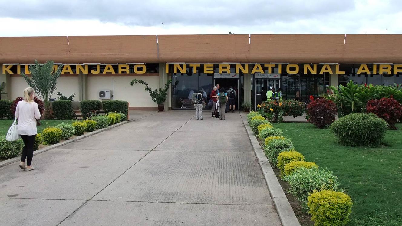 Tanzania welcomes 298 Australian visitors on their round-the-world tour.