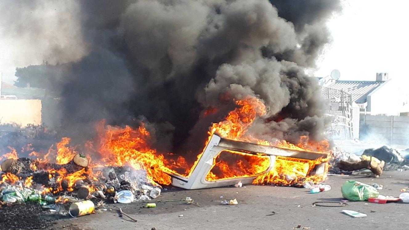 Road closed due to protests. Credit: Team News24.