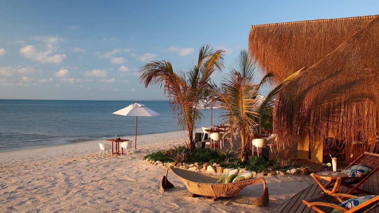 Airlink offers flights to Vilanculos from both Johannesburg and Nelspruit KMIA.