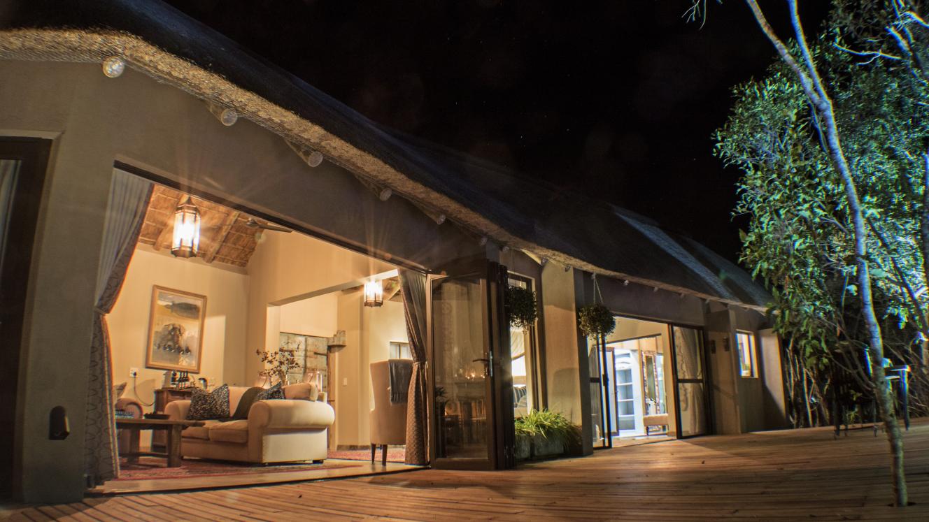 The River Lodge at Thornybush has opened a new luxury honeymoon suite.