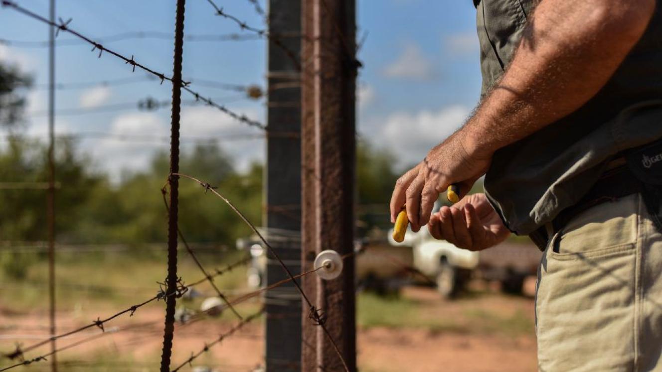 Re-erection of fences is a co-operative discussion amongst all KNP players.