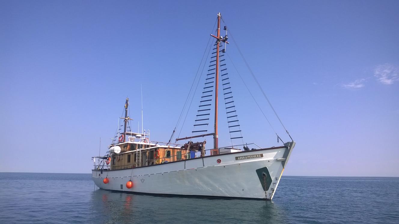 WILDOCEANS will be conducting research off the RV Angra Pequena, a 72-foot research vessel in the Comoros Archipelago.