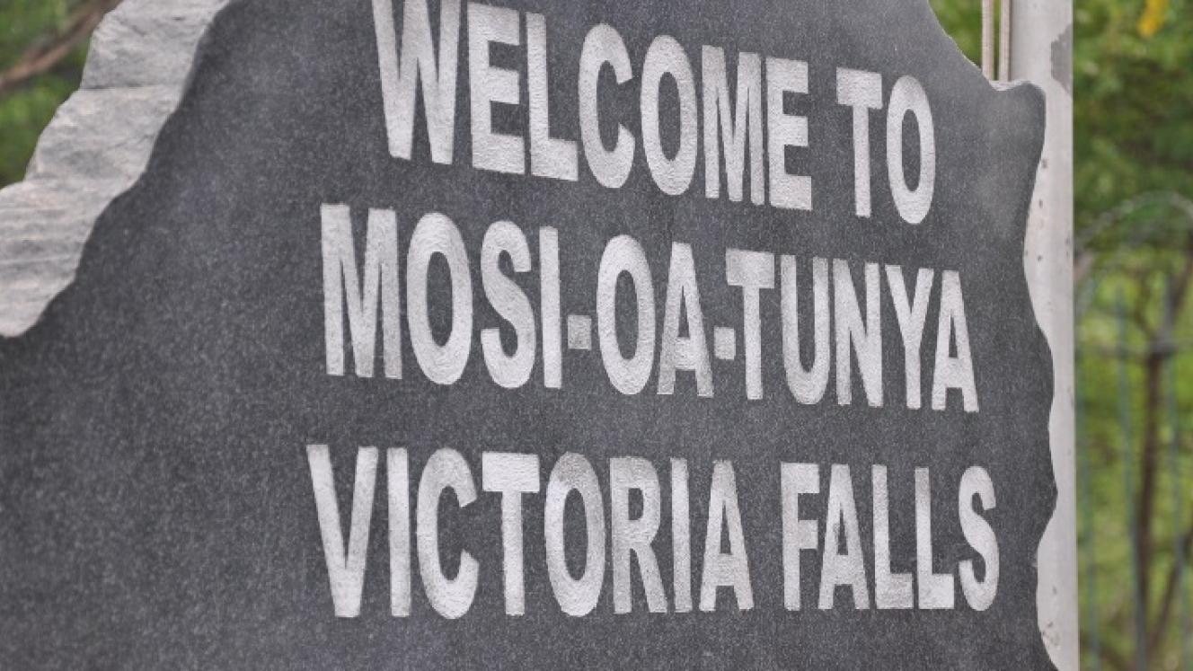 The Victoria Falls will now be open to view until 22h00.