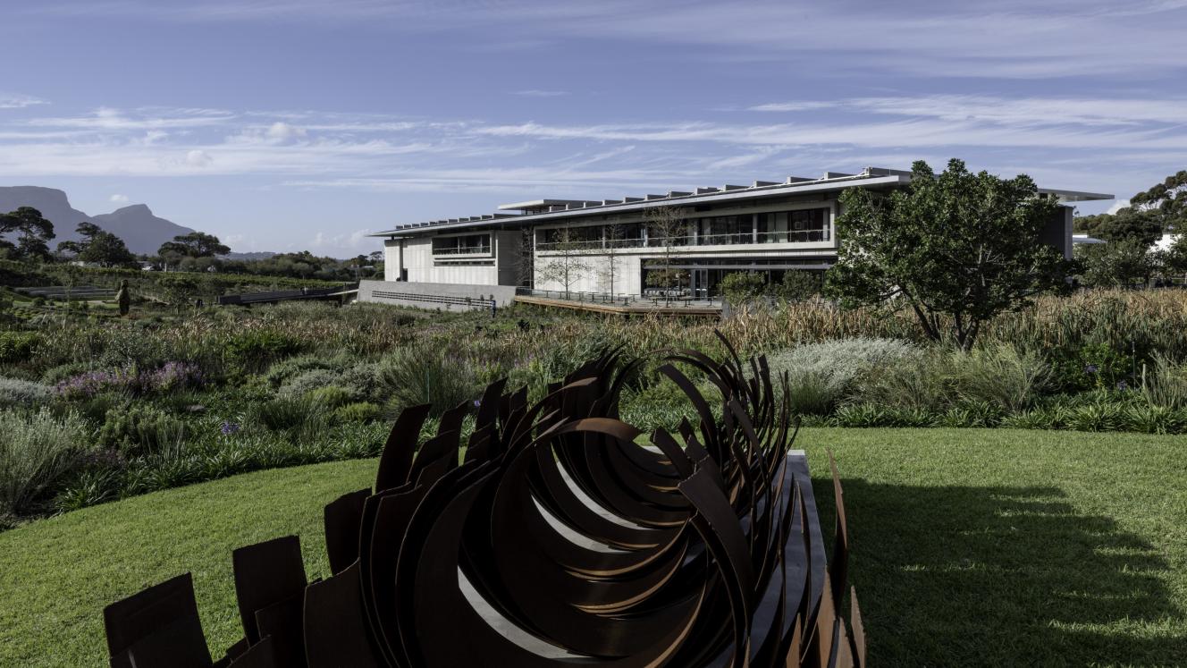 Guests can enjoy a picnic while listening to relaxing music.