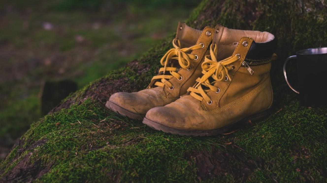 Derek Hanekom engages with local communities on the benefits from tourism the six-day hiking trail development will bring.