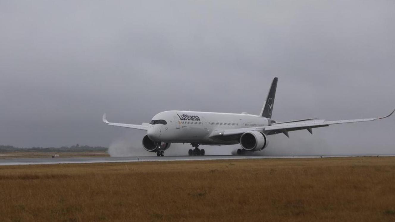Lufthansa’s first African route with Airbus A350-900 on Munich-Cape Town route touches down.