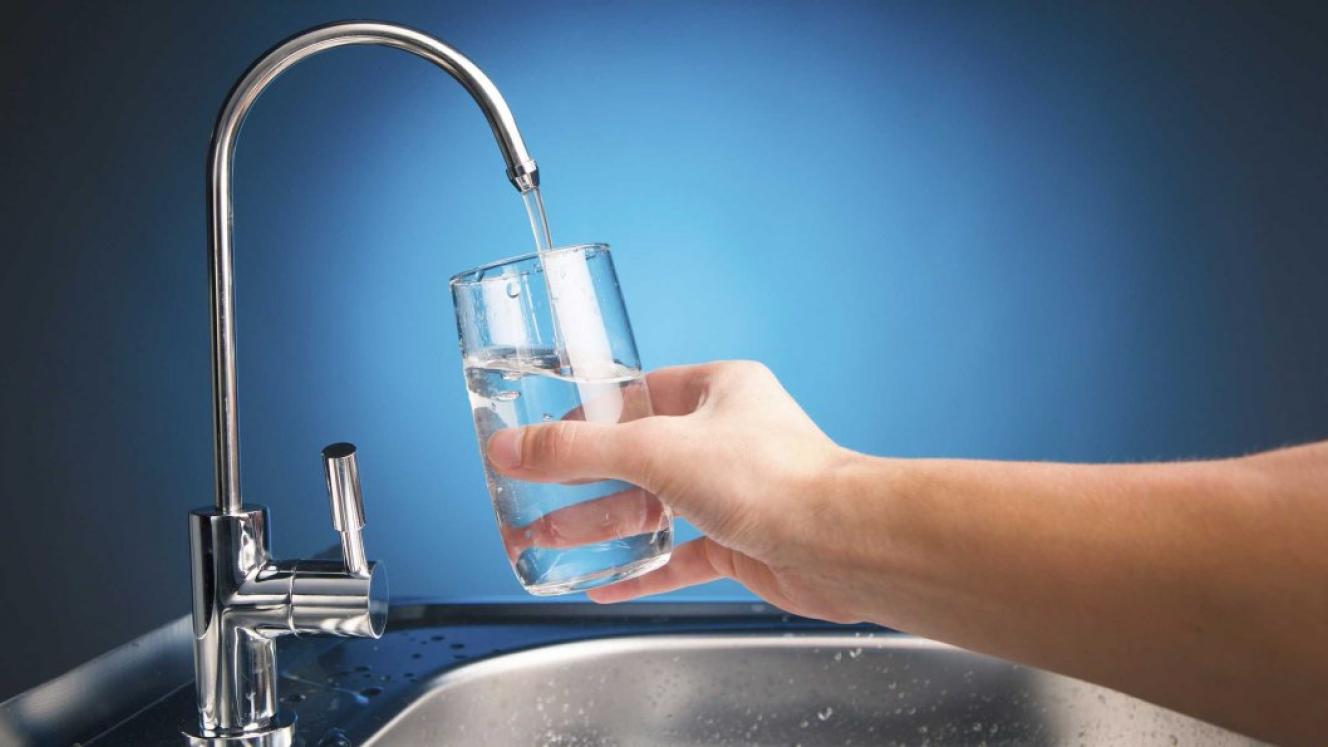 Heat wave exacerbates water level decrease.