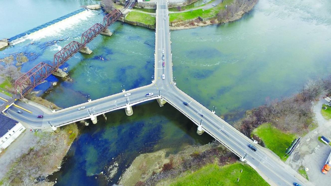 New floating bridge will improve access between between Zimbabwe, Zambia and Mozambique.