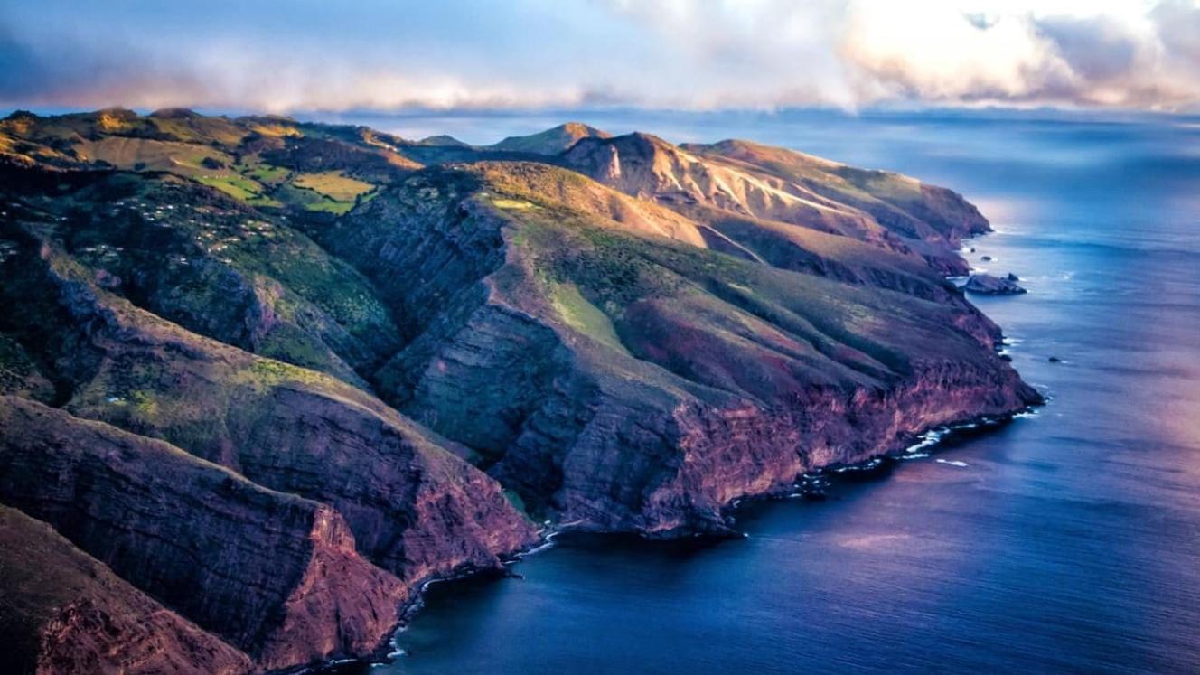 Airlink operates flights every Saturday between St Helena and Johannesburg. 