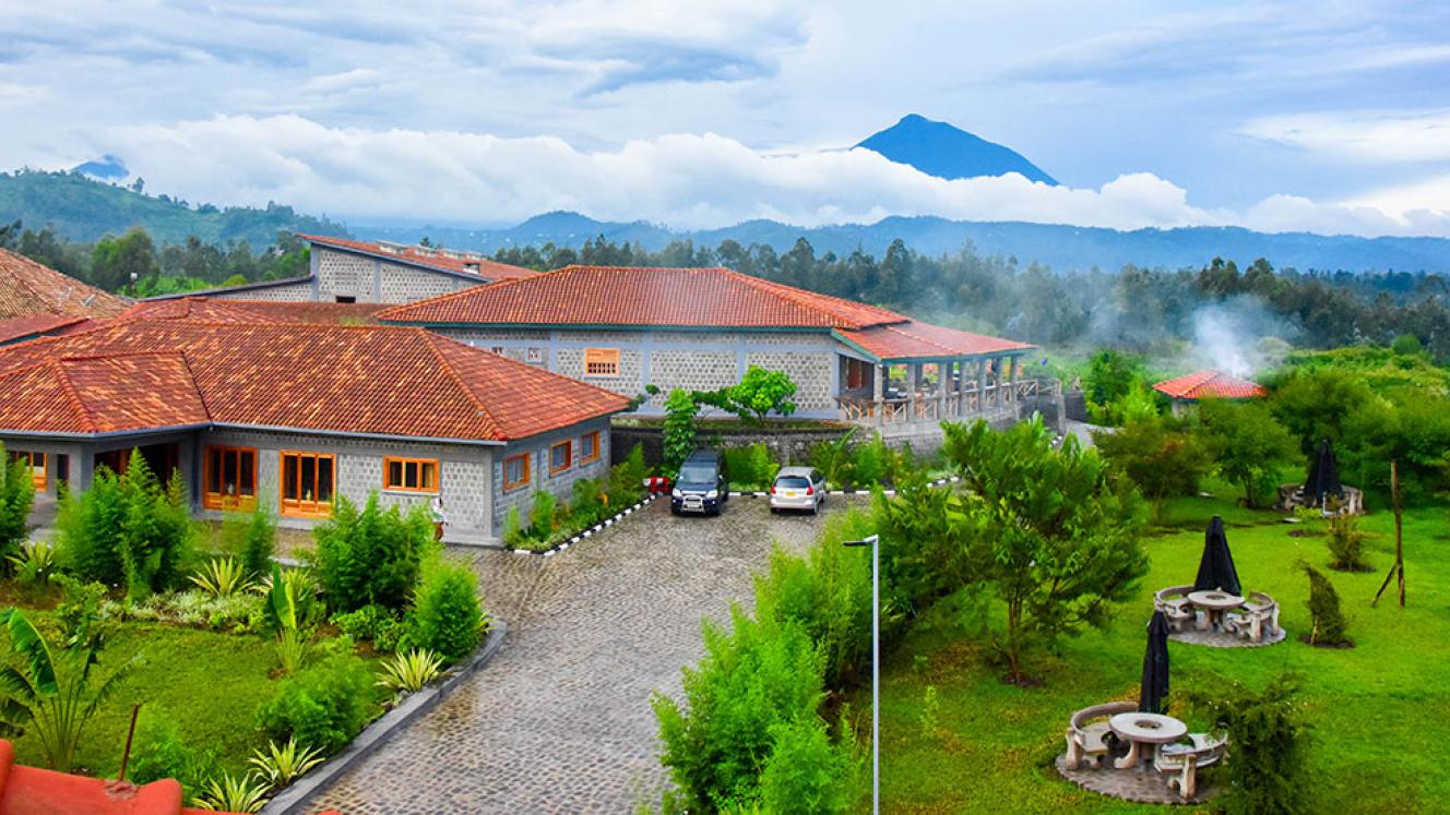 The new 50-room lodge is close to major tourist attractions.