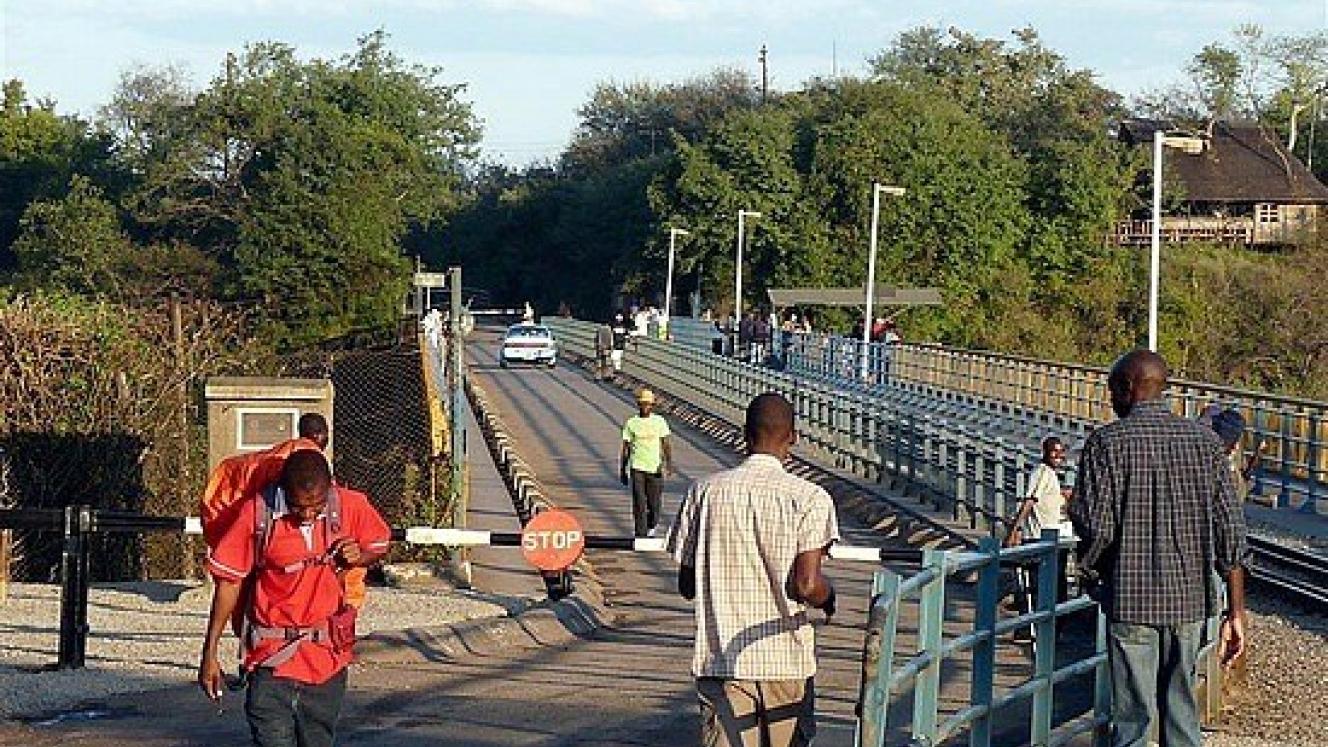 24-hour closure of Vic Falls border crossing due to annual marathon.