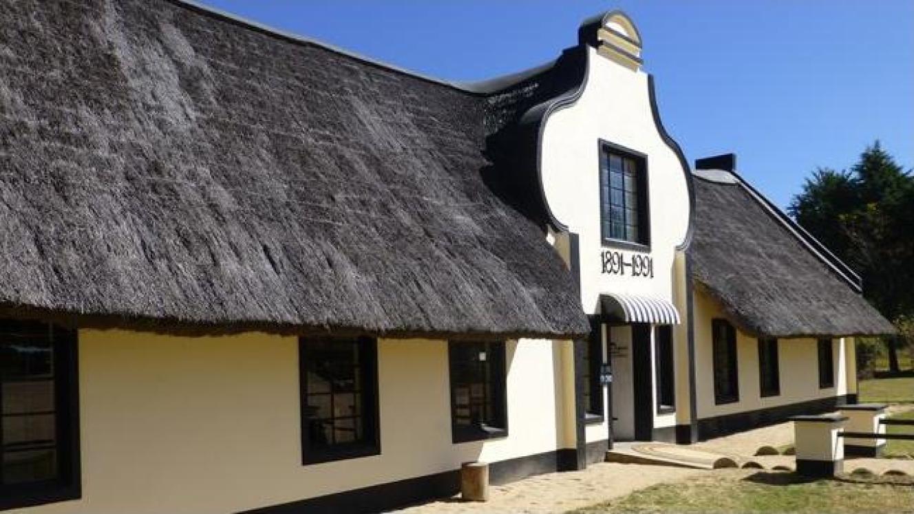 Located midway between Harare and Nyanga/Mutare, Halfway House offers an interesting stop-over for travellers.