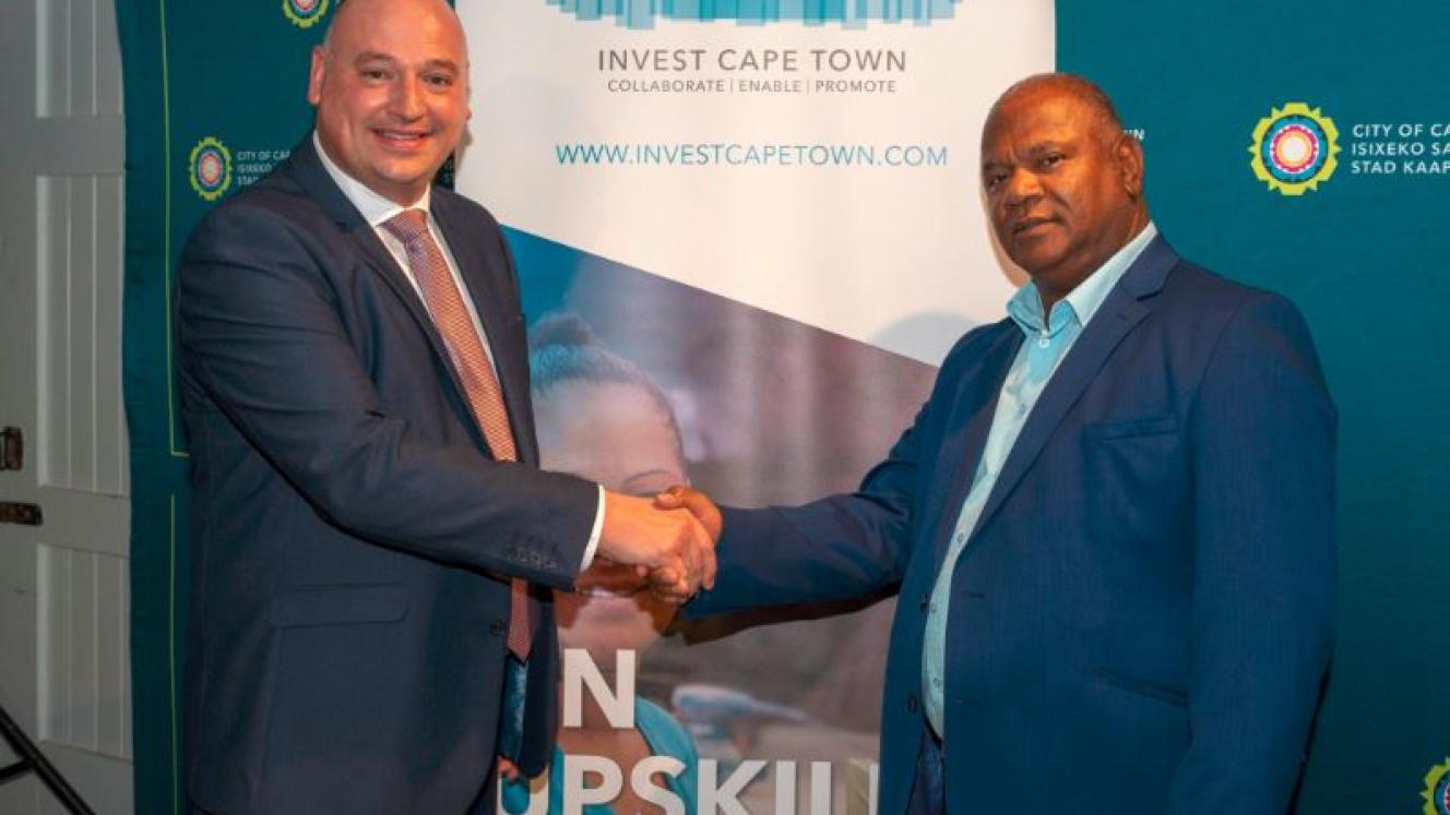 Alderman James Vos being congratulated by Cape Town Mayor, Dan Plato.