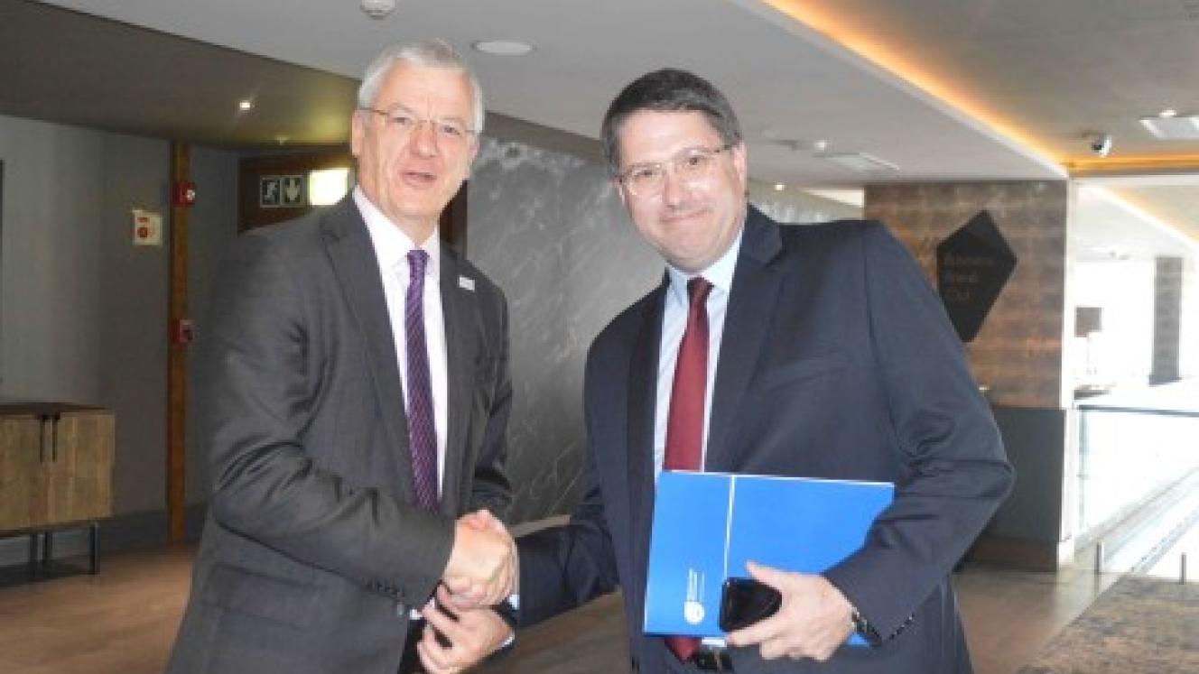 Counting down the days to United Airlines’ new CPT service from Newark are United’s Regional Managing Director Sales, Bob Schumacher (left) and Western Cape Finance & Economic Opportunities MEC, David Maynier. 
