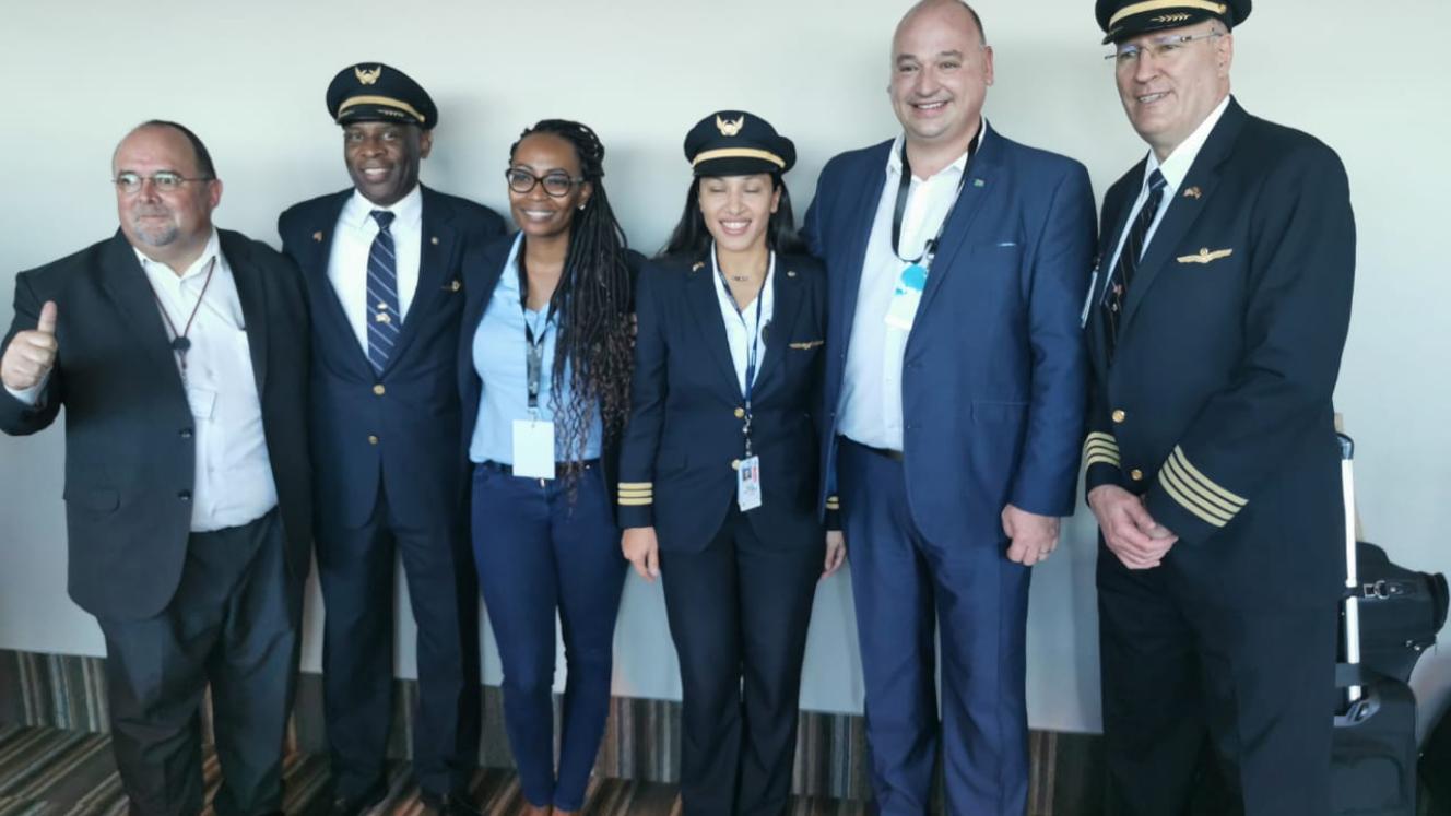 James Vos (second from right) poses with the crew of the new United Airlines flight to New York.