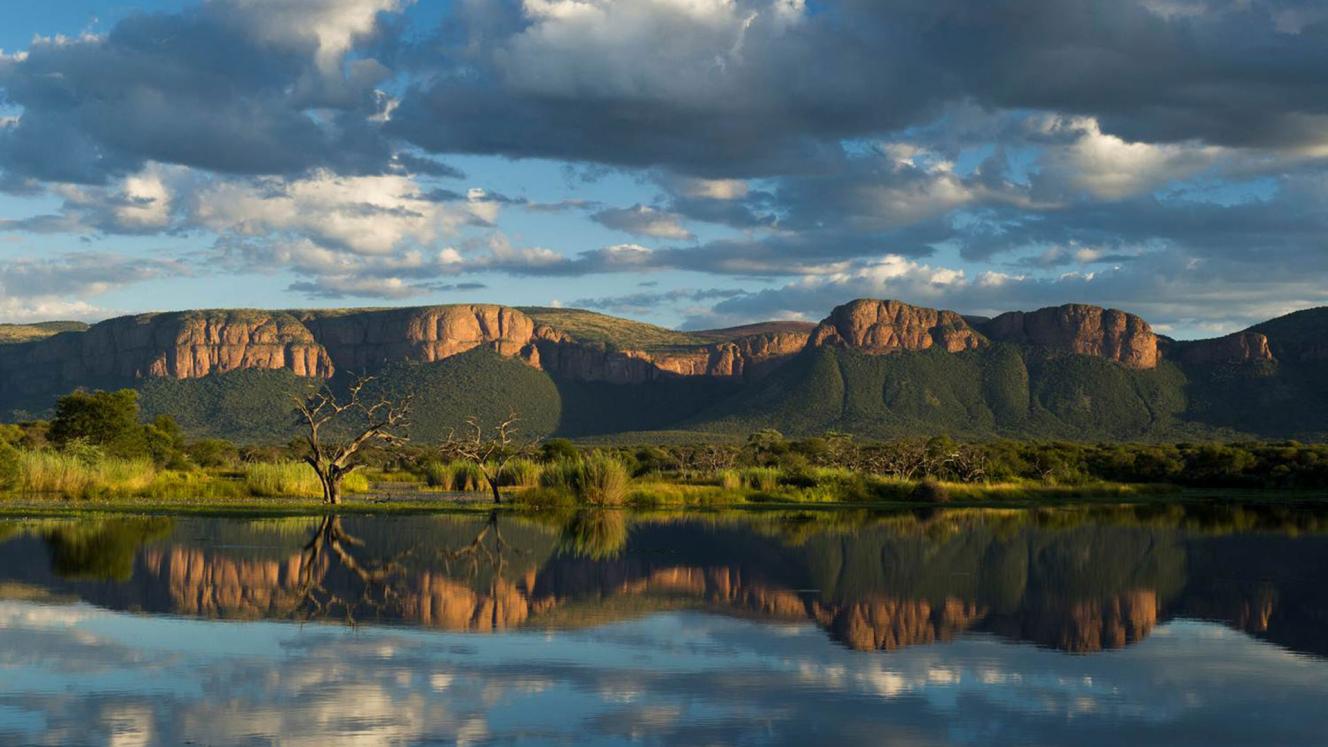 Fish Eagle Dam and the mountains