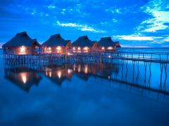 There are plans to rebuild Flamingo Bay Water Lodge after a fire burned down 20 rooms on Saturday.