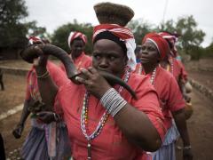 Pafuri Camp is on land owned by the Makuleke community and is operated in partnership with the community.