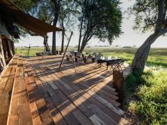 Main deck overlooking the plains.