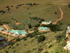 Golden Cottage offers exclusive-use accommodation for a maximum of 12 guests in Mount Anderson Water Reserve.