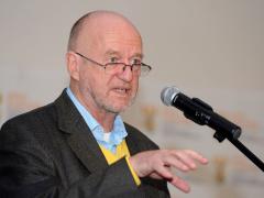 SA’s tourism industry welcomes the return of Hanekom, but how far behind are e-visas? 