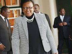 Zimbabwe’s Minister of Tourism extends invitation to the trade. 