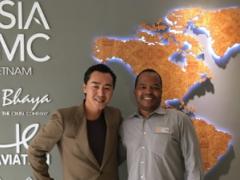 Linh Le, Group Managing Director of ASIA DMC and Septi M. Bukula, Director of SEEZA. 