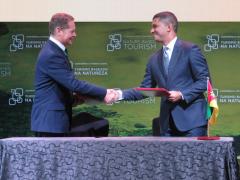 Peace Parks CEO Werner Myburgh and Mozambique's minister of land, environment and rural development, Celso Correia.