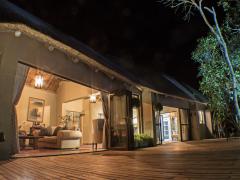 The River Lodge at Thornybush has opened a new luxury honeymoon suite.