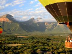 Luxury adventure, a growing interest amongst travellers not wanting to compromise on accommodation, services, cuisine and the finer touches when on safari. Credits: Hoedspruit Sunbird Lodge.