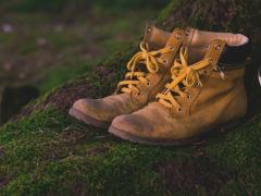 Derek Hanekom engages with local communities on the benefits from tourism the six-day hiking trail development will bring.