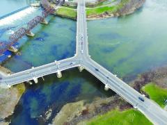 New floating bridge will improve access between between Zimbabwe, Zambia and Mozambique.