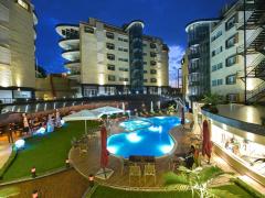 Features include a Presidential Suite and a variety of restaurants and bars, with a unique rooftop cocktail bar.