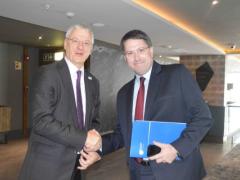 Counting down the days to United Airlines’ new CPT service from Newark are United’s Regional Managing Director Sales, Bob Schumacher (left) and Western Cape Finance & Economic Opportunities MEC, David Maynier. 